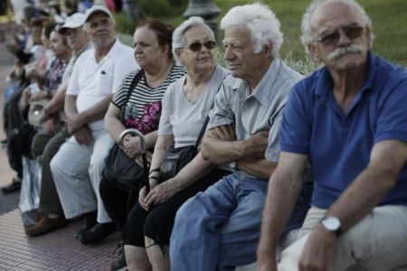 Institutions propose setting basic pension at 432 euros per month
