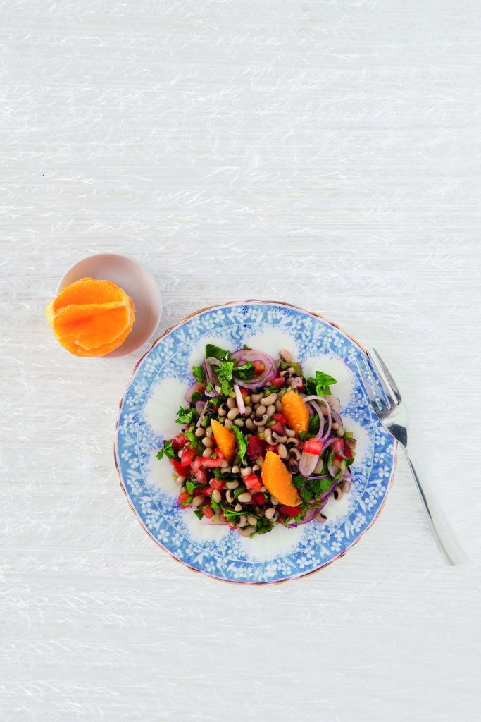 Μαυρομάτικα σε καλοκαιρινή σαλάτα