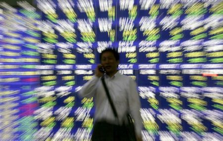 Bloomberg: Το δημόσιο χρέος της Ελλάδας πλησιάζει το ιαπωνικό