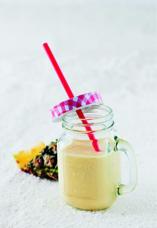 Smoothie με μάνγκο, ανανά και ροδάκινο