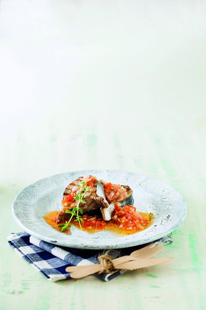 Ψητή παλαμίδα με σάλτσα λαχανικών