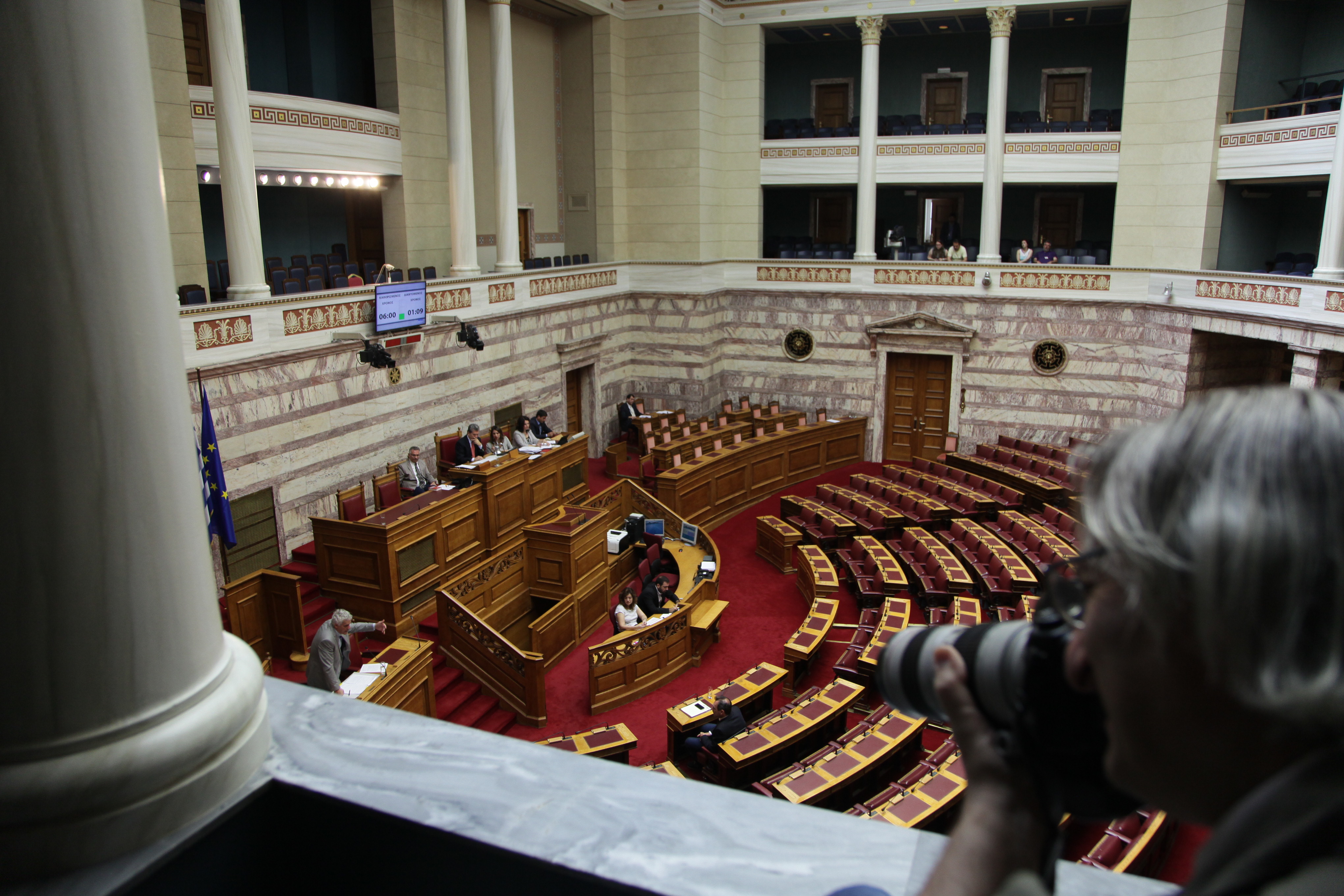 Δημοψήφισμα: Ενθουσιασμός στους βουλευτές του ΣΥΡΙΖΑ
