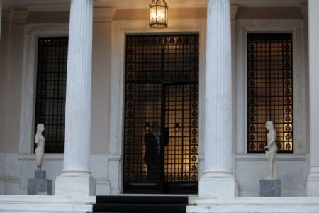 Ο πρωθυπουργός στο μικροσκόπιο