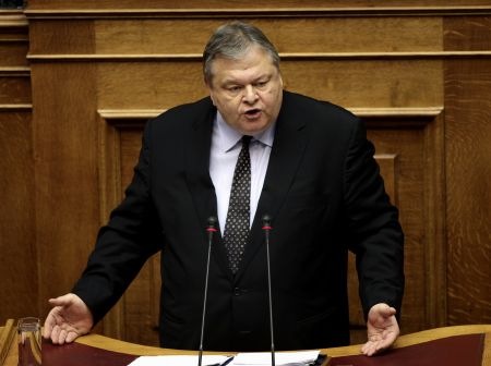 Βενιζέλος: «Δεν θα επιτρέψουμε στον Τσίπρα θεσμικές κομπίνες»