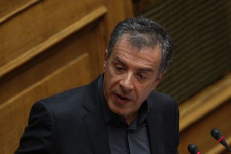 Οι 56 λέξεις του Σταύρου Θεοδωράκη στη συζήτηση στη Βουλή