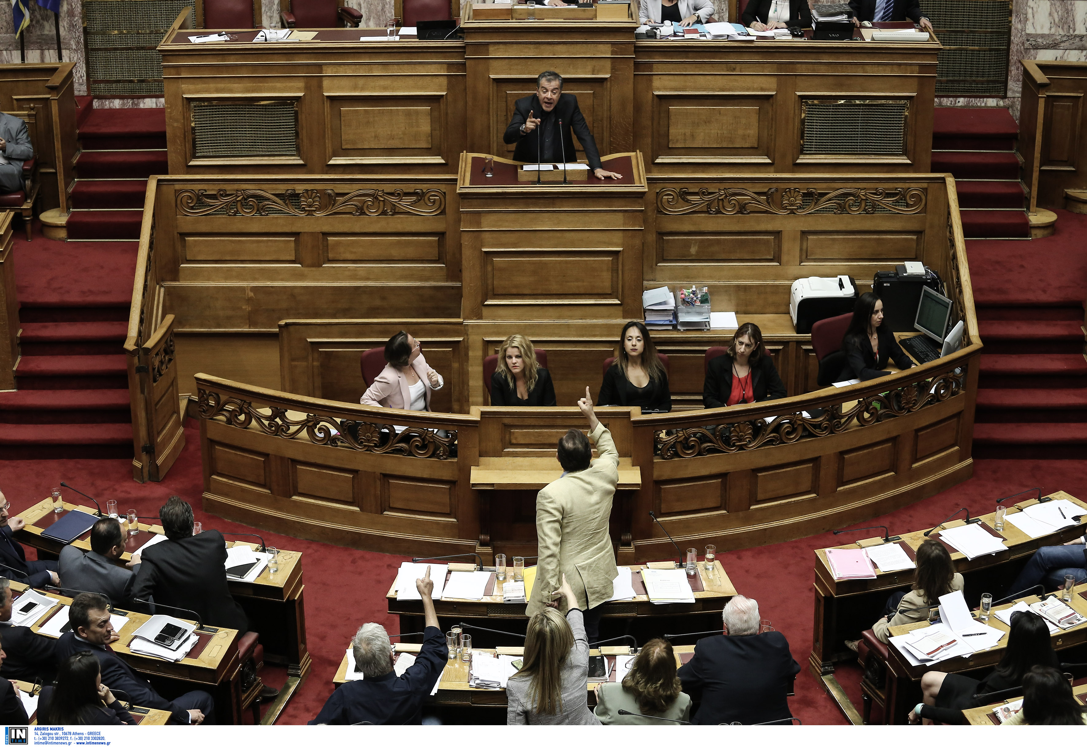 Στ.Θεοδωράκης: Να μην πάει τη χώρα σε εκλογές ο Τσίπρας