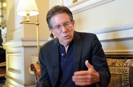 Αντονι Κρόνμαν: «Καλύτερα πικρό φάρμακο για την Ελλάδα παρά απομόνωση»