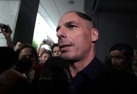 Βαρουφάκης: «Τα λεφτά φτάνουν ως τη Δευτέρα»