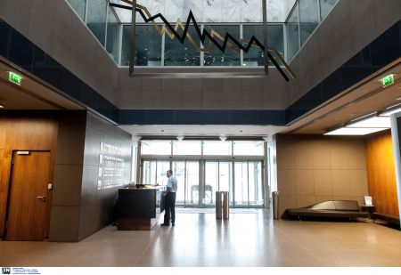 Βουτιά 60% στα κέρδη της ΕΧΑΕ το πρώτο εξάμηνο