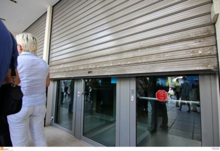 Στο χείλος του γκρεμού ακροβατούν αγορά και επιχειρήσεις