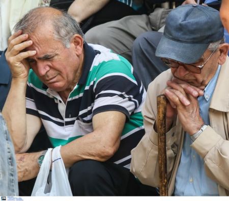 Νέα «βουτιά» της οικονομίας στην ύφεση – Αγωνία για την πληρωμή μισθών και συντάξεων τον Ιούλιο