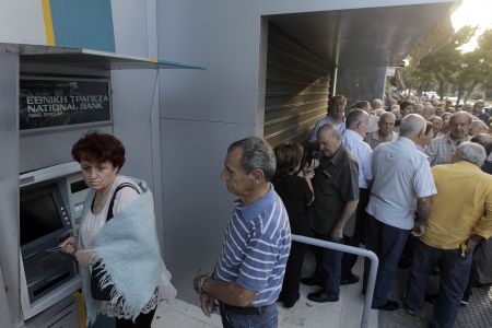 Η μαύρη επέτειος των ελληνικών capital controls