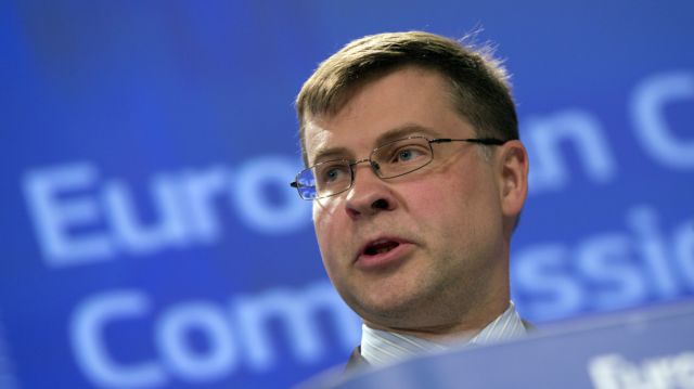 Dombrovskis: “We are working hard to keep Greece in the euro”