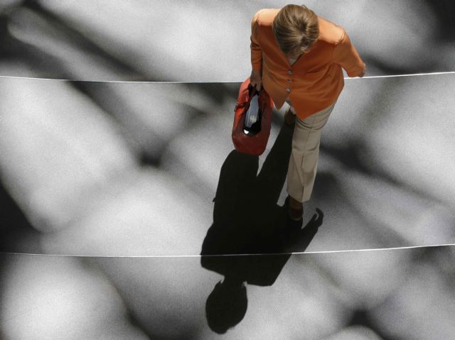 Handelsblatt: «Κυρία Μέρκελ, κινηθείτε για να αποφευχθεί ένα Grexit»