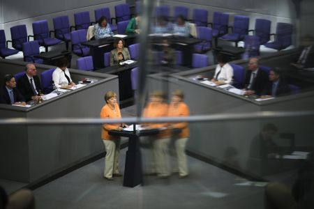 Οικονομολόγοι: Ζητούν από τη Μέρκελ τέλος στην αποτυχημένη λιτότητα