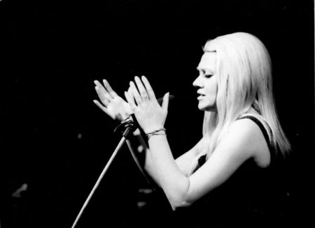 Ντόρα Γιαννακοπούλου: Αν δεν υπήρχε η κυρα-Λένη, η «Πρόβα νυφικού» δεν θα γραφόταν