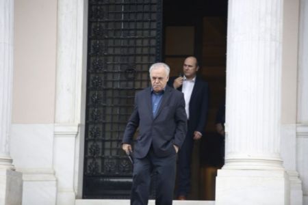 Διαψεύδει σενάρια αποχώρησής του από την κυβέρνηση ο Γ. Δραγασάκης