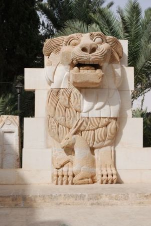 Λέοντα 2.000 ετών κατέστρεψαν τζιχαντιστές στην Παλμύρα