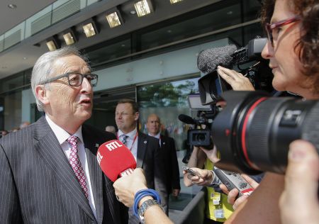 Γιούνκερ: Θα ζητήσω από τον Τσίπρα να εξηγήσει την ελληνική ψήφο