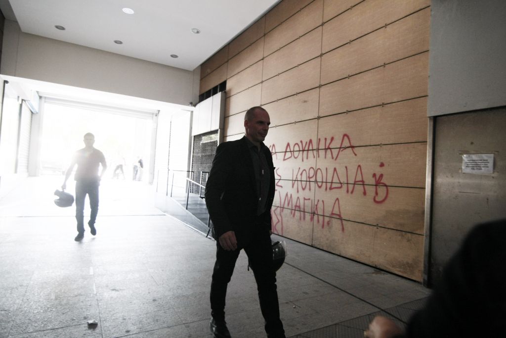 Διεθνής Τύπος: Η παραίτηση Βαρουφάκη ανοίγει τον δρόμο για συμφωνία