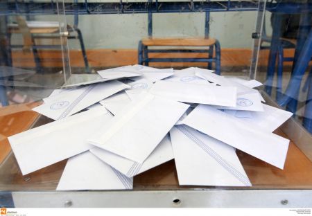 Προπηλακισμούς και απειλές καταγγέλλει ψηφοφόρος στον Άγιο Δημήτριο