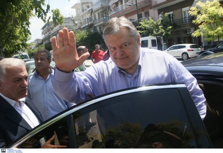 Βενιζέλος: «Ο κ. Τσίπρας δεν έχει εντολή εξόδου από το ευρώ»