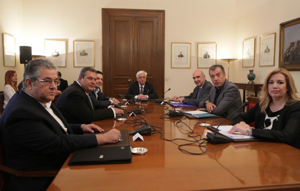 Συμβούλιο πολιτικών αρχηγών: Διαβεβαίωση για την παραμονή στο ευρώ, όχι λευκή επιταγή στη διαπραγμάτευση