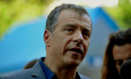 Theodorakis: “If Greece leaves the European Union it will be treason”