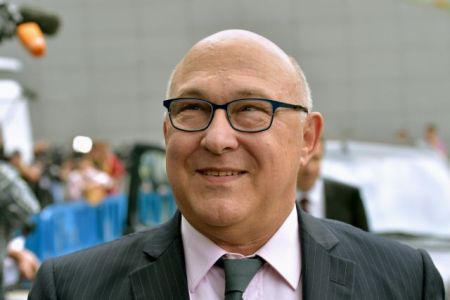 Ο Σαπέν στηρίζει ΔΝΤ: «Η ελάφρυνση του ελληνικού χρέους είναι θέση της Γαλλίας»