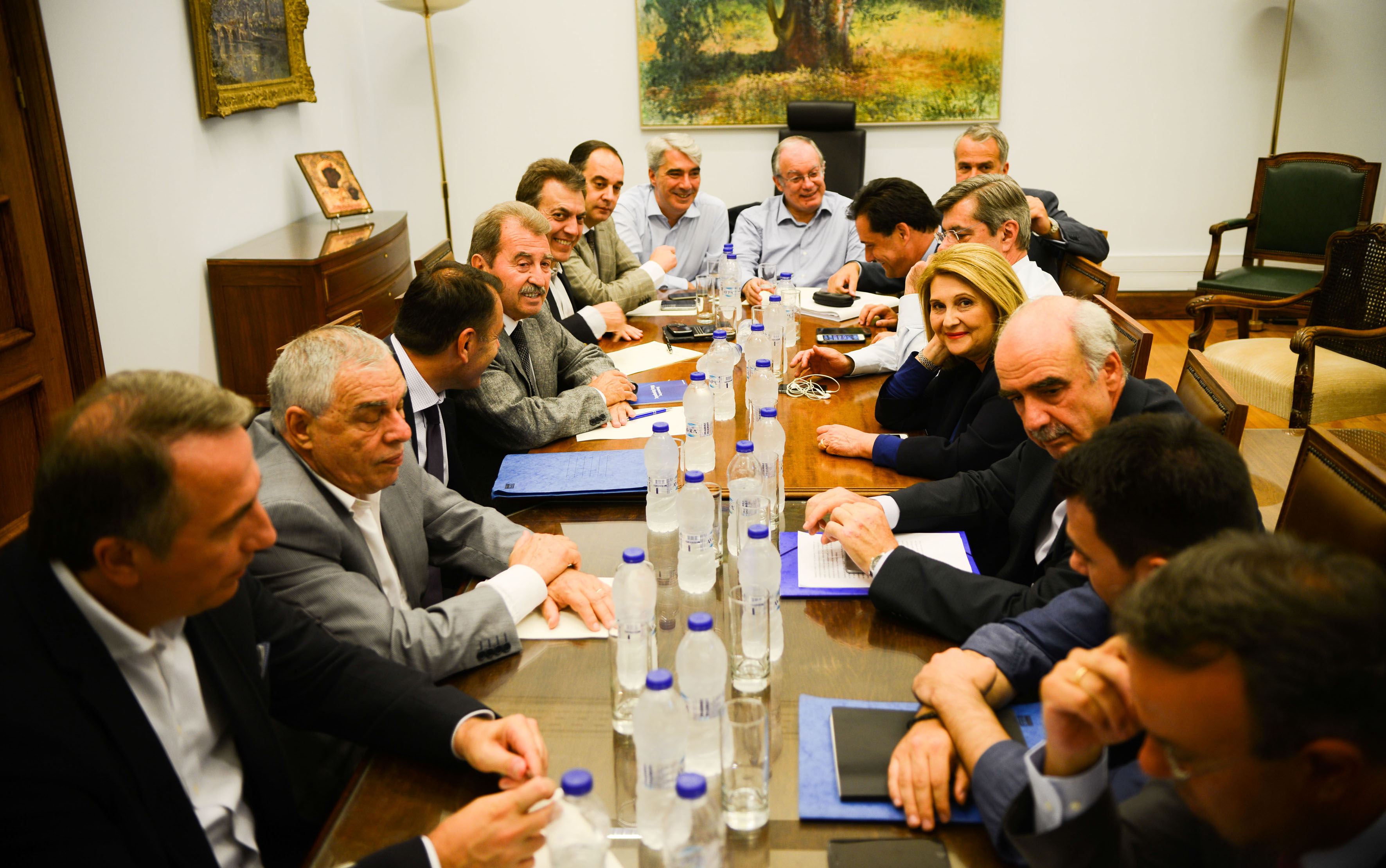 ΝΔ: «Ο Τσίπρας να κλείσει συμφωνία που κρατά την Ελλάδα στο ευρώ»