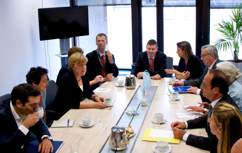 Οι θεσμοί θα εκτιμήσουν και τη βιωσιμότητα του ελληνικού χρέους