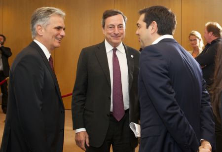 Καθυστερεί η ΕΚΤ την επαναφορά της εξαίρεσης για τα ελληνικά ομόλογα