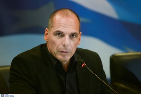 Για απιστία μηνύουν τον Βαρουφάκη
