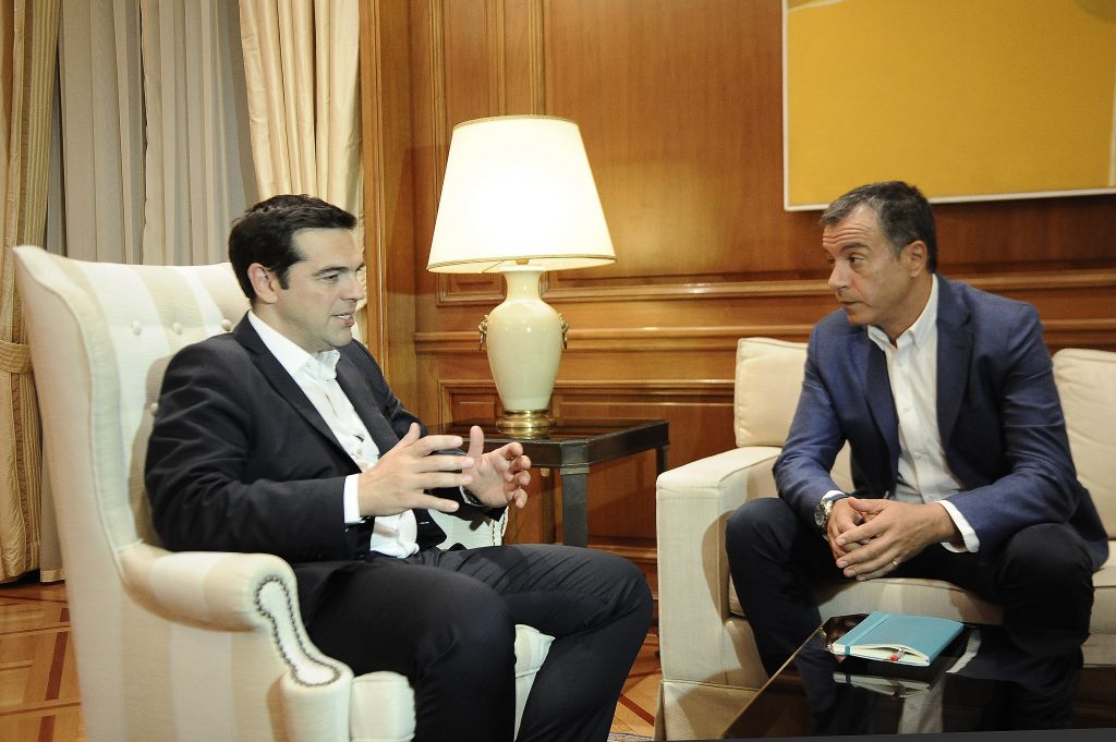 Θεοδωράκης: Αλέξης, δεν κάνουν έτσι οι ηγέτες, δεν κάνουν έτσι οι Έλληνες