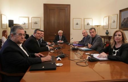 Political leaders to receive government proposals by midday