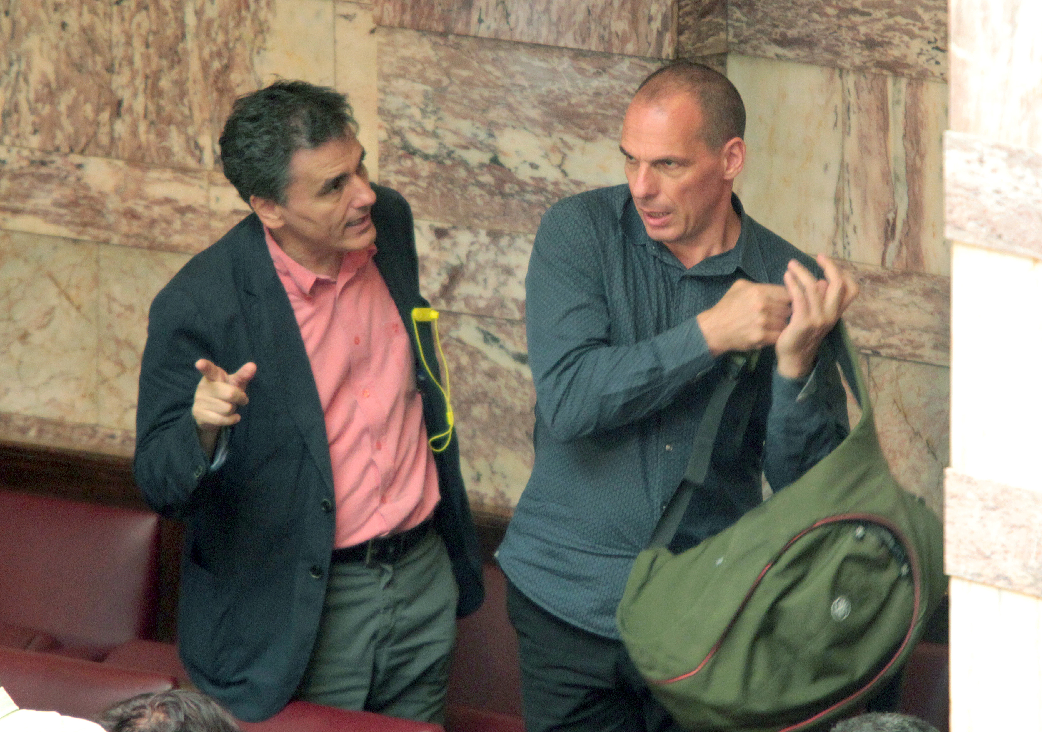 Ειρωνείες Τσακαλώτου για Βαρουφάκη: Δεν ανησυχώ ούτε στεναχωριέμαι για τον φίλο μου