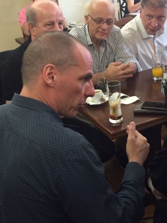 Βαρουφάκης: «Πώς βλέπετε τα πράγματα;» – «Ουδέν σχόλιο»