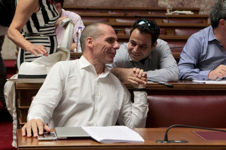 Βαρουφάκης:Η συμφωνία οδηγεί σε συνέχιση της χρεοδουλοπαροικίας