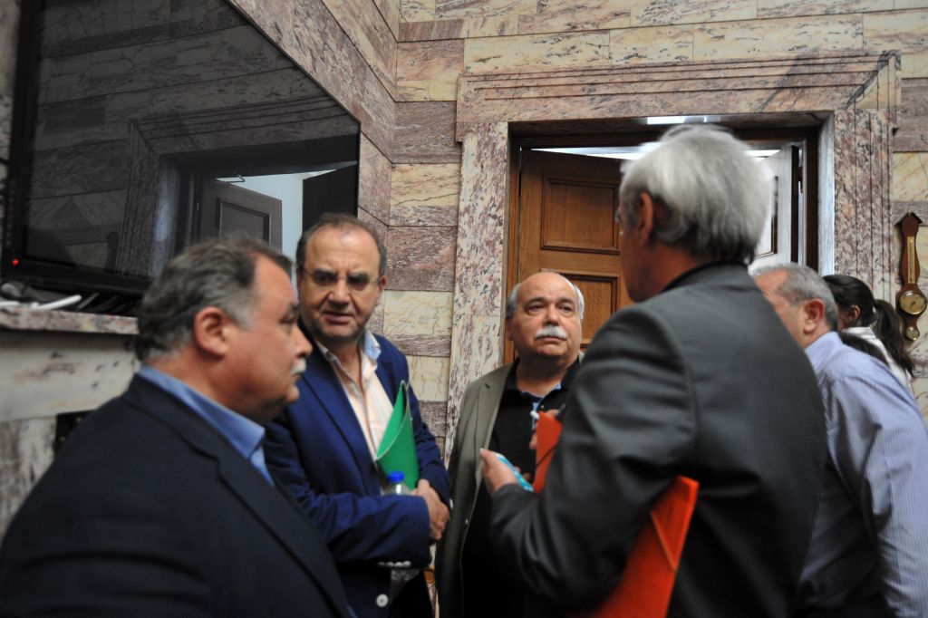 Διαδοχικές συναντήσεις Τσίπρα με κυβερνητικά στελέχη στο Μαξίμου