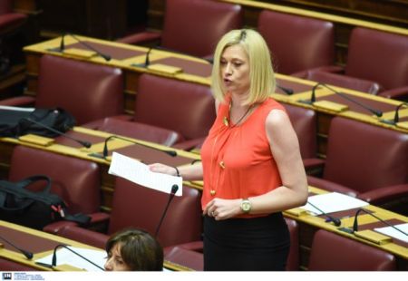 Ραχήλ Μακρή: «Ραντεβού στα γουναράδικα»