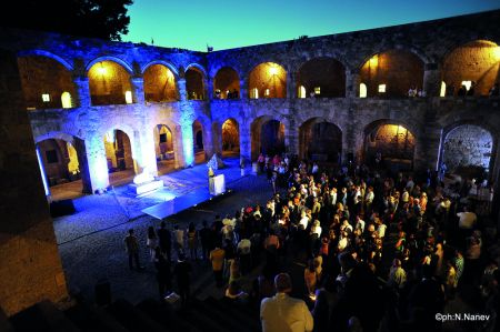 Από το Λούβρο στα Δωδεκάνησα