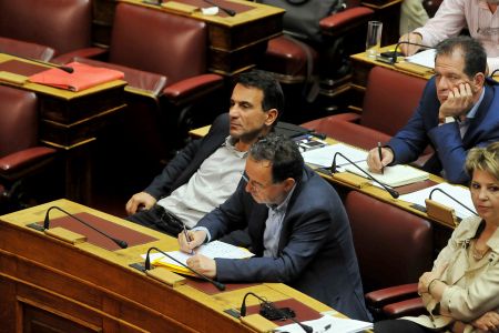 Πλάνες και άγνοια συνοδεύουν τους θιασώτες της δραχμής