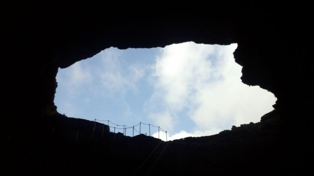 Μια βιβλιοθήκη στη σπηλιά του Δία