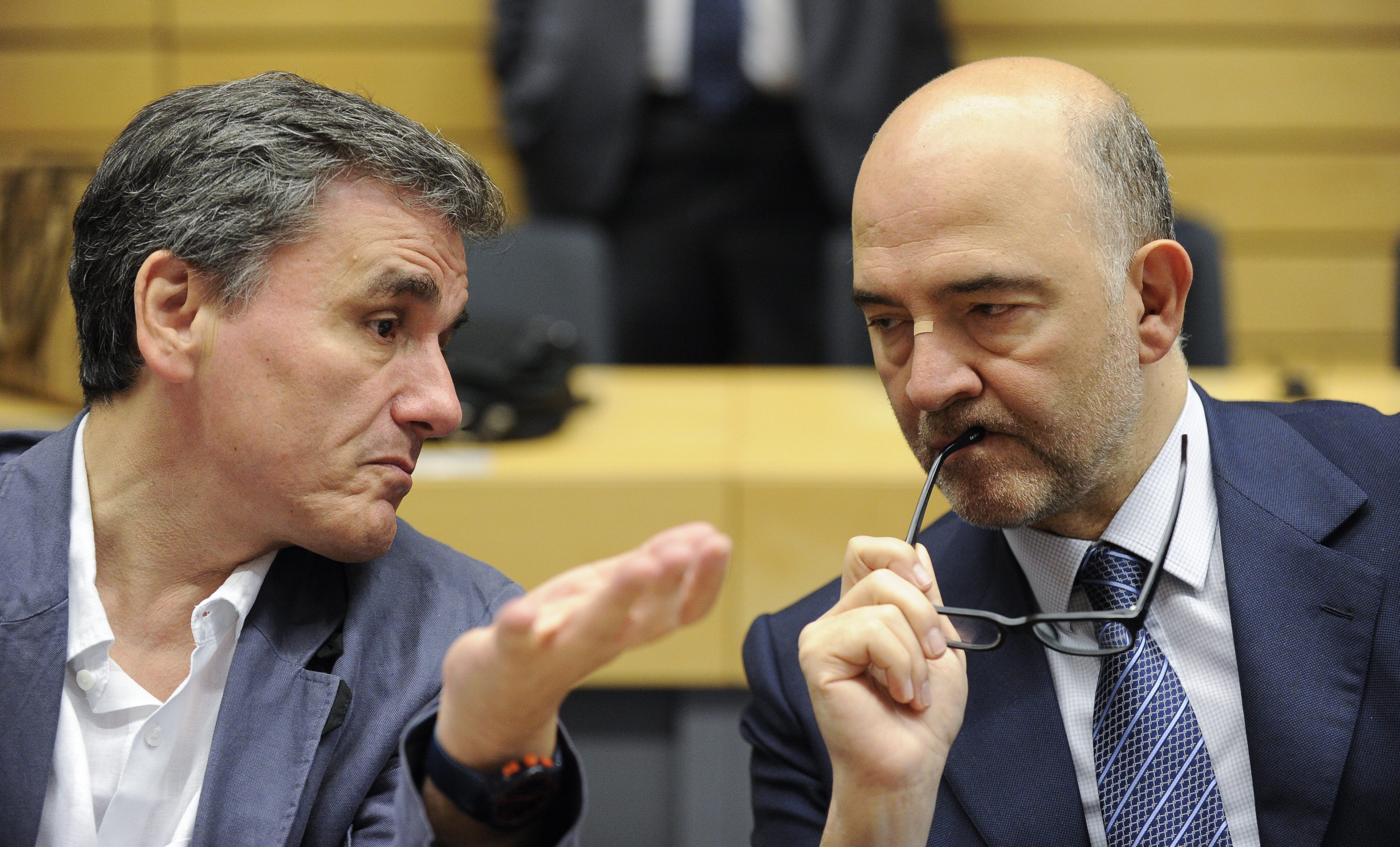 Μοσκοβισί: Η Κομισιόν προσπαθεί για επίτευξη συμβιβασμού