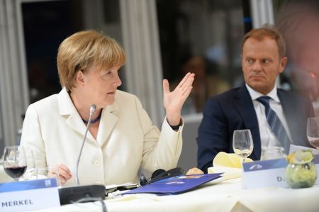 Politico: Για πρώτη φορά σε θέση άμυνας η Μέρκελ