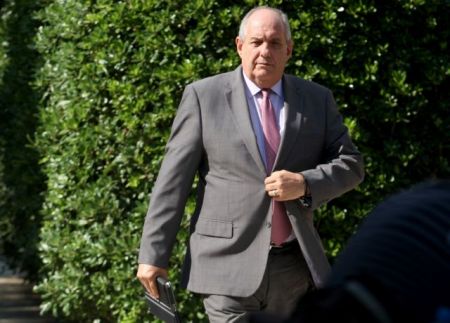 Τέρενς Κουίκ: «Kάποιοι ονειρεύονται πραξικοπήματα»