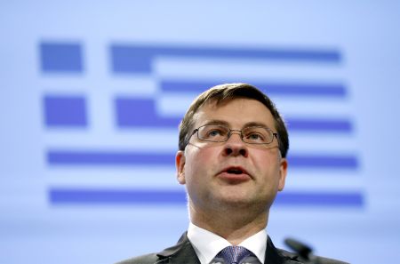Ντομπρόβσκις: Οχι σε ονομαστική διαγραφή του χρέους της Ελλάδας