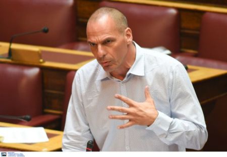 Βαρουφάκης: Δεν φέρω καμία ευθύνη, οι θεσμοί μάς κακομεταχειρίστηκαν