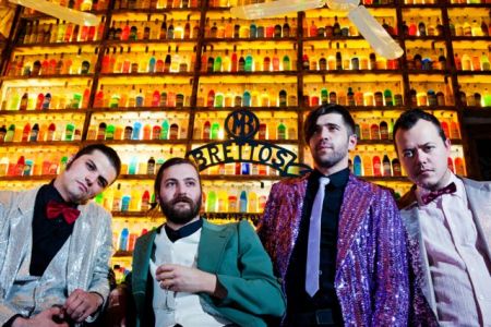 Wedding Singers: Ιδρώνουμε τη φανέλα των live