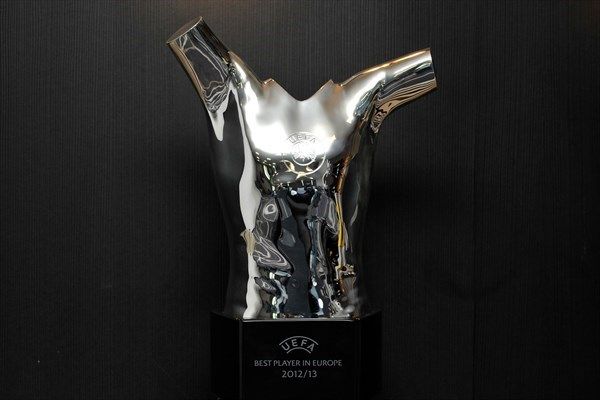 Οι 10 υποψήφιοι για τον τίτλο του κορυφαίου παίκτη 2014/15